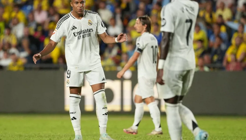 كيليان مبابي يتفوق على كريستيانو رونالدو