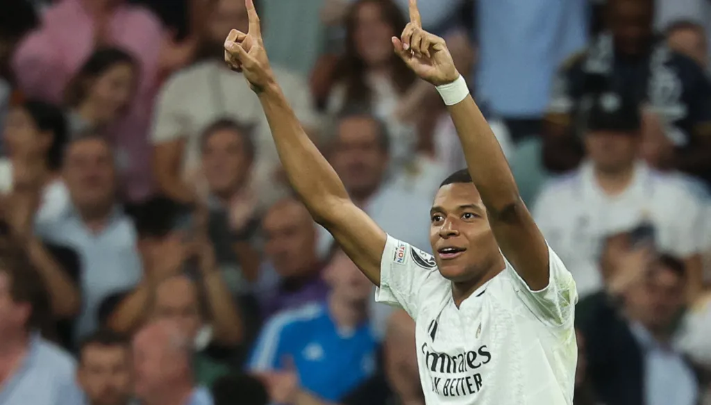 ريال مدريد يُعلن نقل مبابي إلى المستشفى