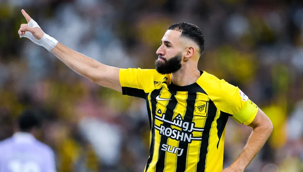 37 عاماً ولم يغلق الحلم... بنزيما يفكر في العودة إلى منتخب فرنسا