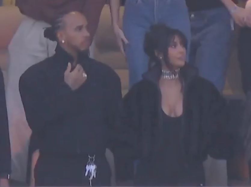 كيم كارداشيان ولويس هاملتون في أول ظهور علنيّ في Super Bowl 2026 (انستغرام)