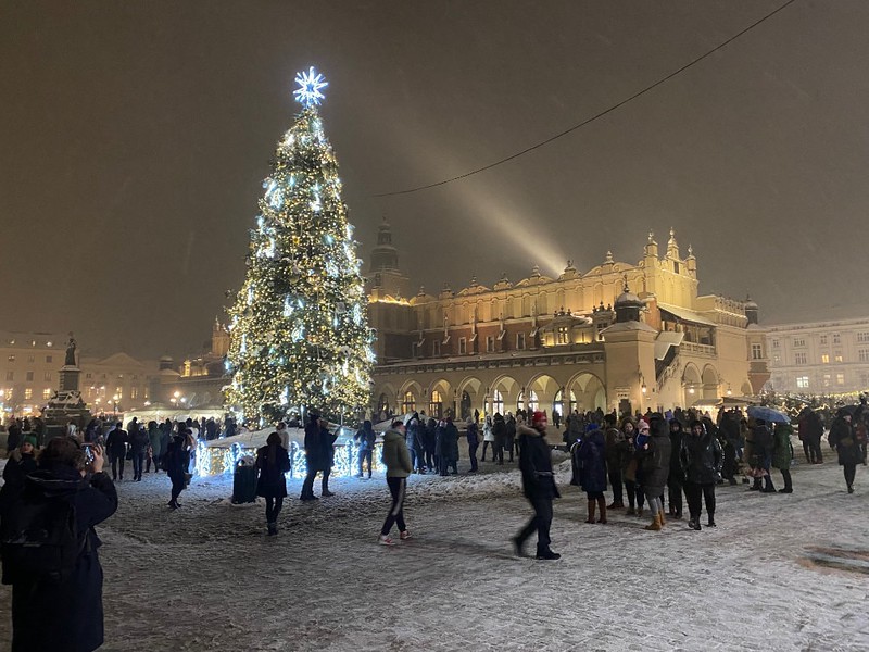 شجرة كريسماس في كراكوف ببولندا (انترنت)