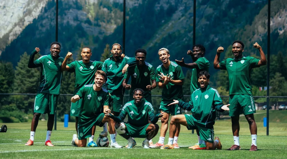 لاعبو الأهلي خلال التدريبات. (موقع النادي)