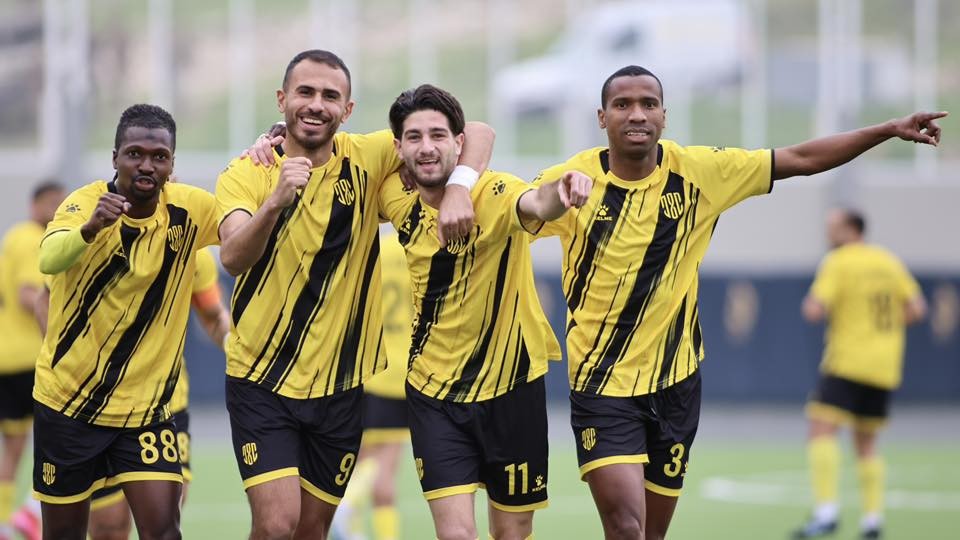 العهد اقتنص الوصافة بإسقاطه جويا في عقر داره. (وكالات)