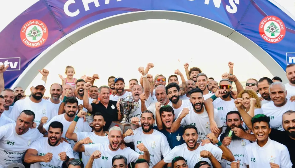 الأنصار "يتزعّم" كرة القدم اللبنانية (صور)