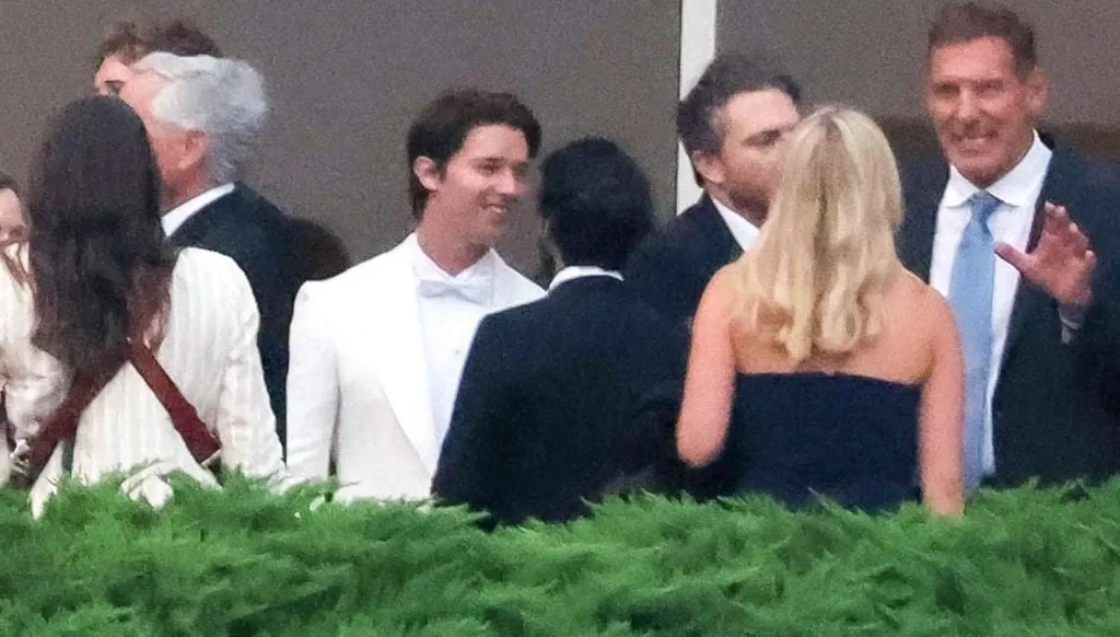 العريس في صورة مسربة من الزفاف (سوشيال ميديا)