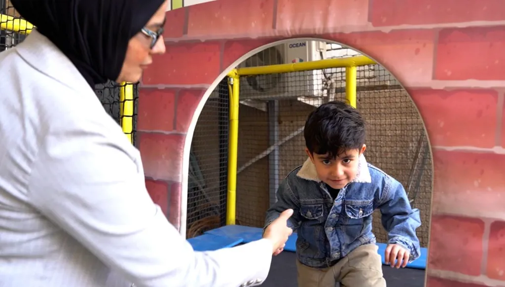 المصابون بالتوحد في العراق: مميزون مهملون ينتظرون رعاية حكومة خاصة (فيديو)