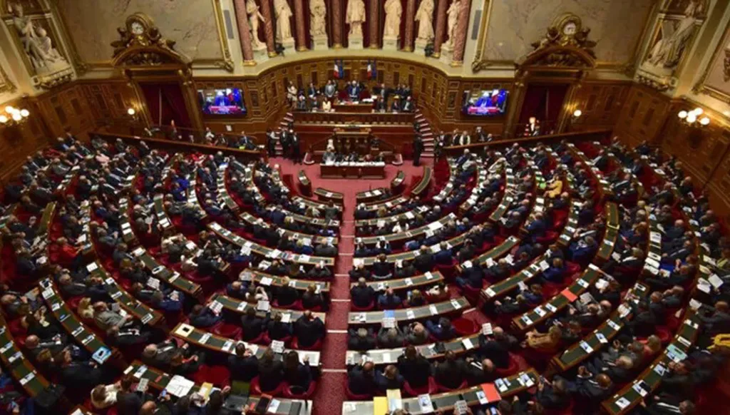 البرلمان الفرنسي يقرّ ميزانية عام 2026 بعد تنازلات لصالح الاشتراكيين