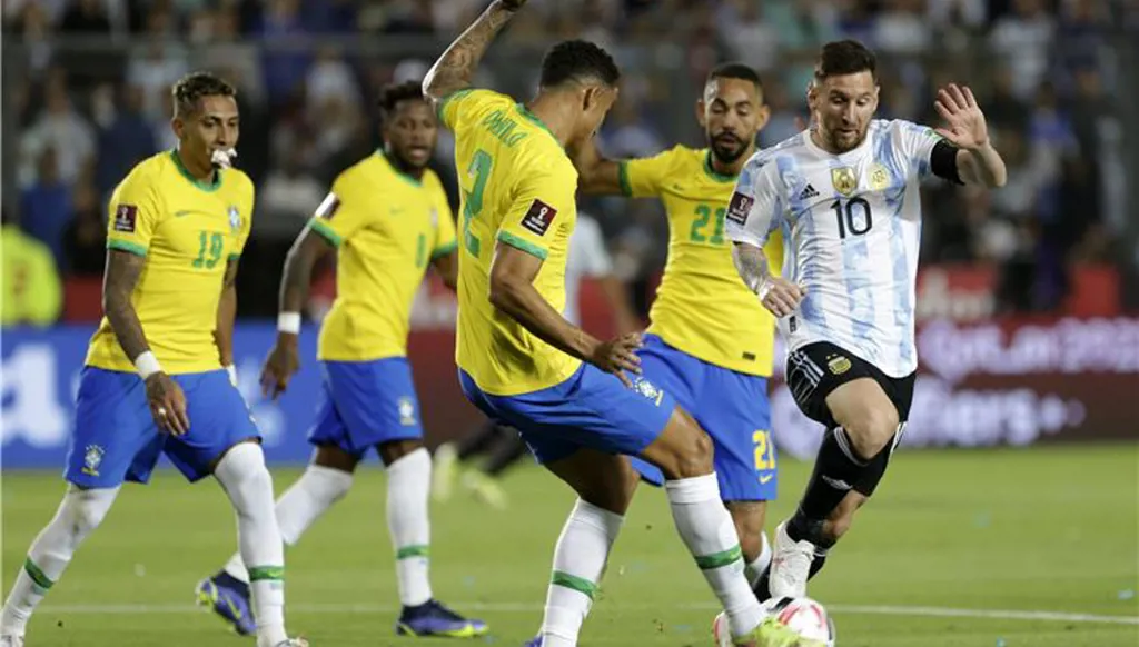5 مواجهات لا تُنسى بين الأرجنتين والبرازيل قبل موقعة تصفيات كأس العالم