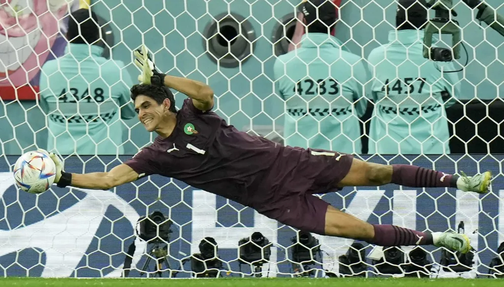 حارس المرمى... منقذ العروش ومدمّر الأحلام