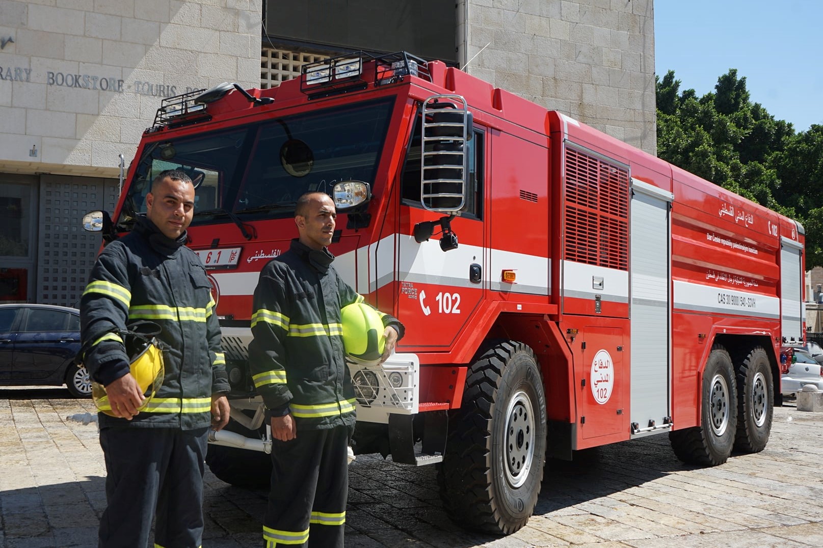 عنصران من الدفاع المدني (مواقع).