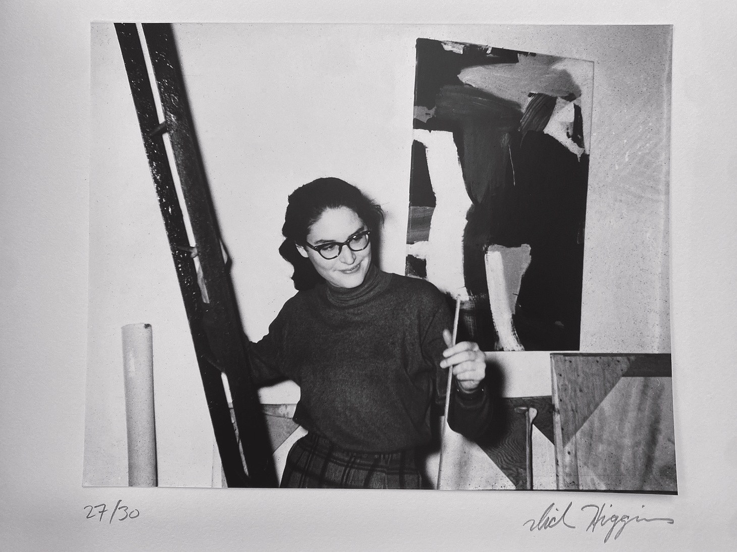 الفنانة أليسون نولز في محترفها عام 1959.