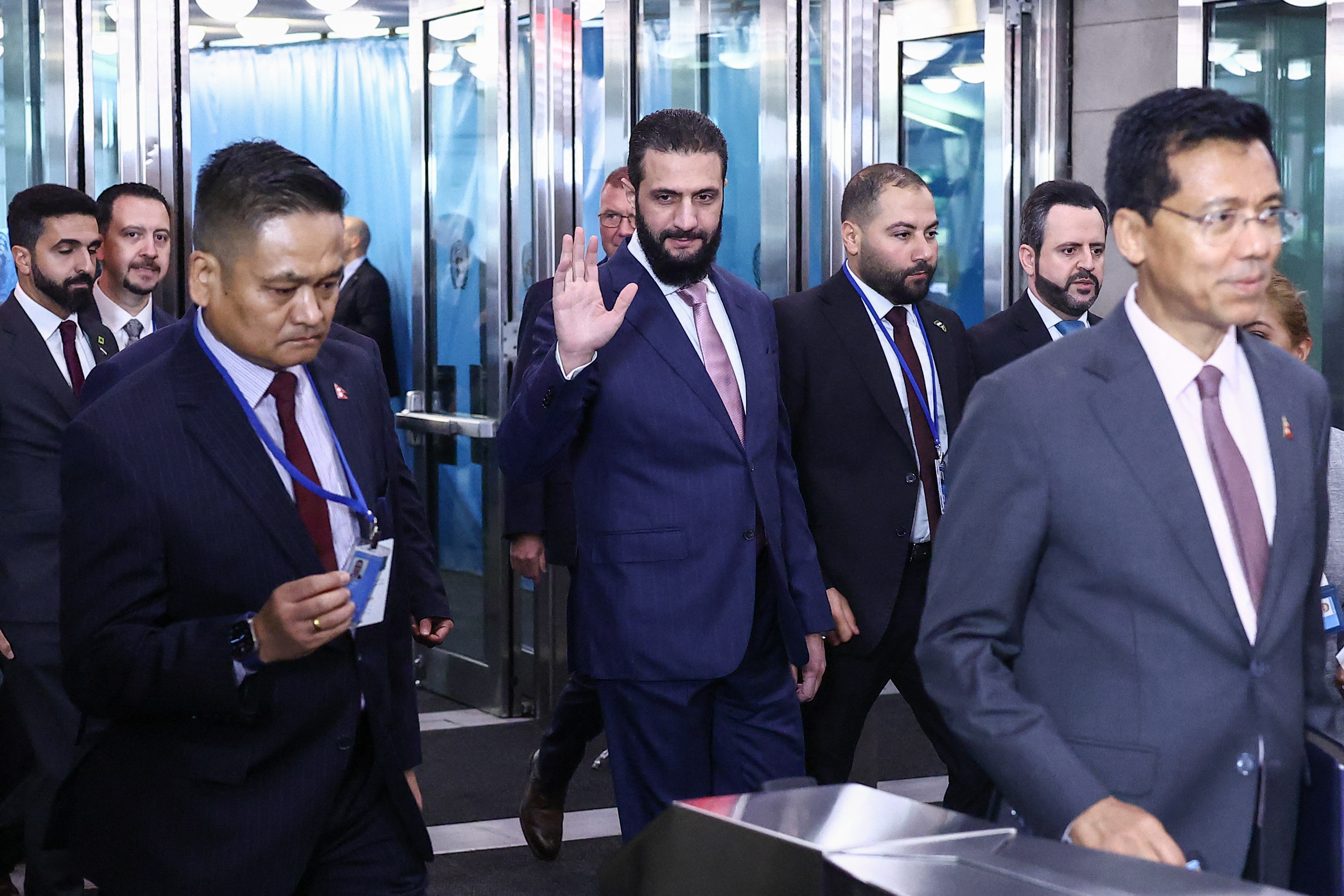 لحظة وصول الرئيس السوري أحمد الشرع إلى مقر الأمم المتحدة في نيويورك في 22 سبتمبر 2026 (أ ف ب)