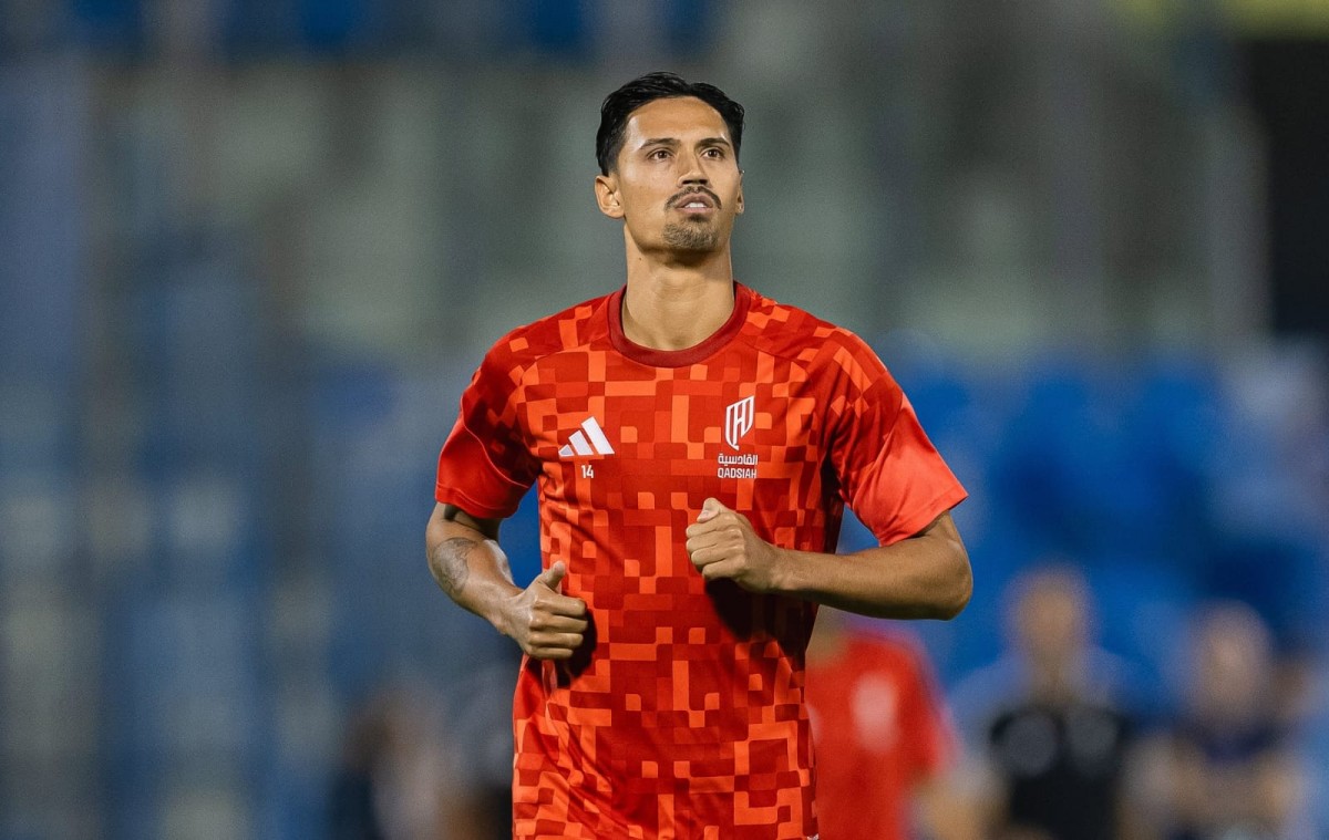 الهولندي تيجاني رايندرز انتقل من مانشستر سيتي إلى القادسية مقابل 61 مليون يورو. (وكالات)