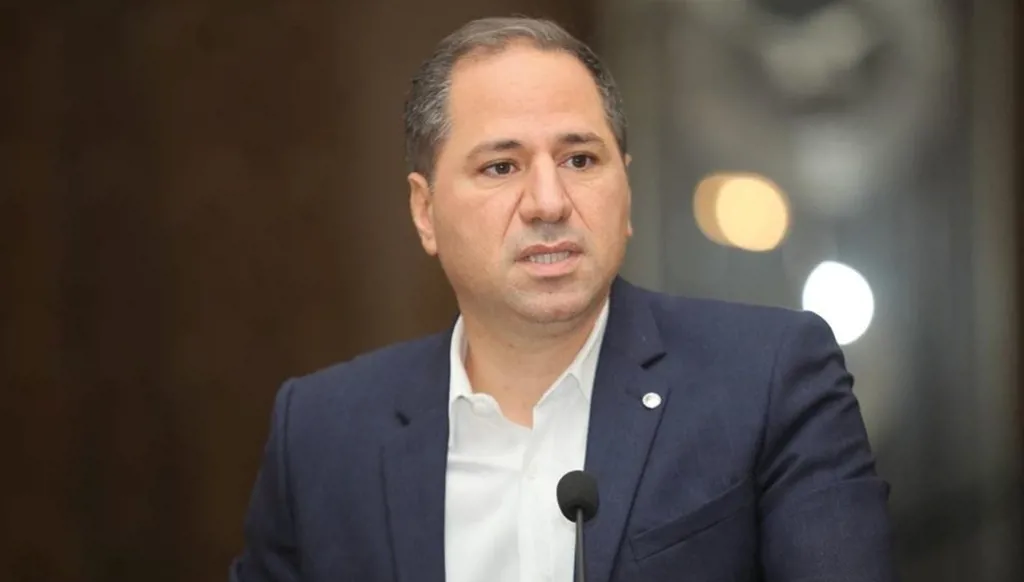 سامي الجميّل يتقدّم بإخبار ضدّ مسؤول في حزب الله: يهدّد بالقتل ويحرّض على العنف