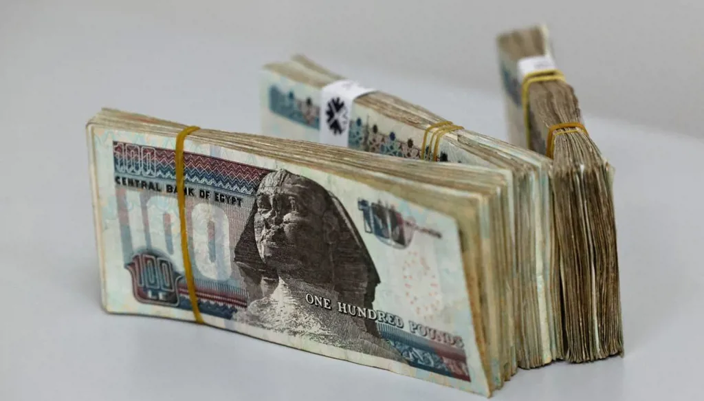 مصر... الحرب تثقل الاقتصاد وتُضعف الجنيه