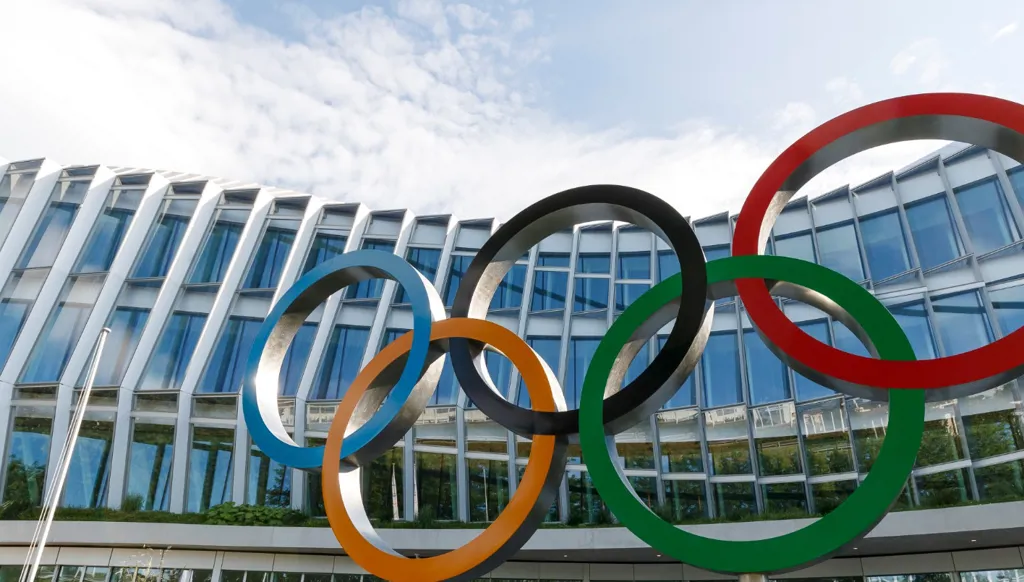 الأولمبية الدولية تُمهّد لعودة مثيرة للروس والبيلاروس إلى المسابقات