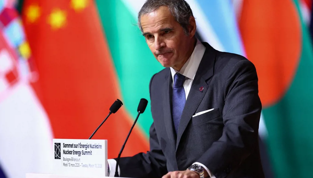 غروسي يطالب إيران بتسهيل وصول المفتشين لليورانيوم "عندما تسمح الظروف"