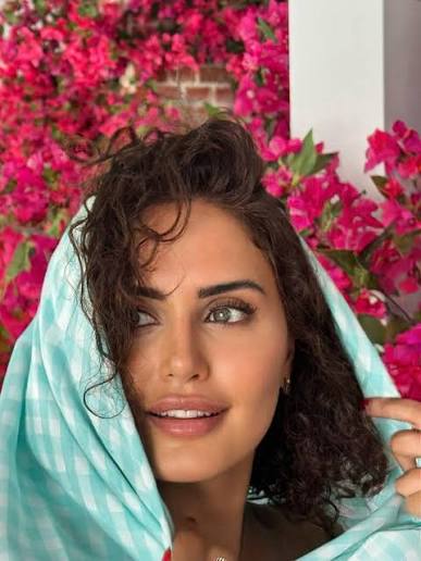 الممثلة الإيرانية إلناز شاكردوست (صفحة شاكردوست على إنستاغرام)