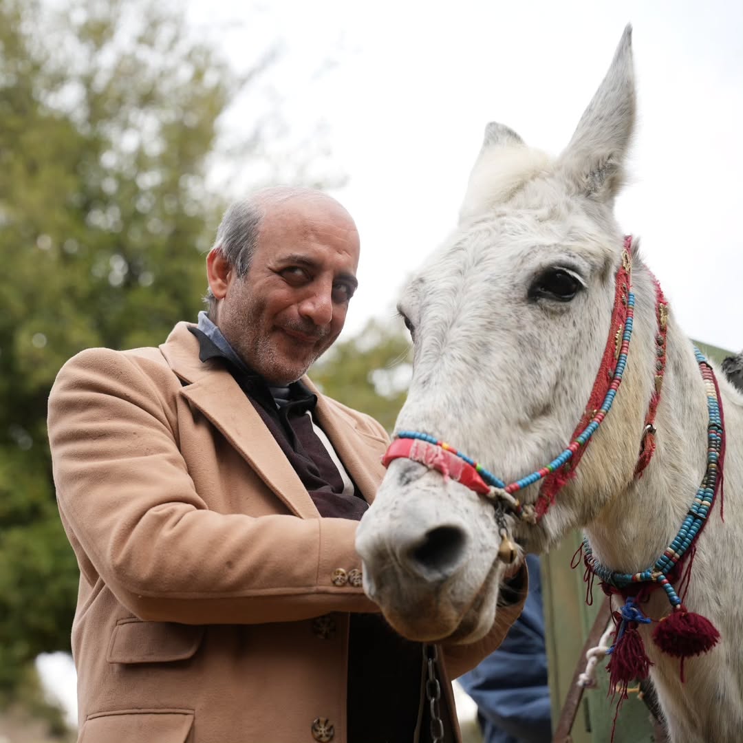 الممثل وسيم قزق في شخصية مشمش بمسلسل مولانا (إنستغرام)