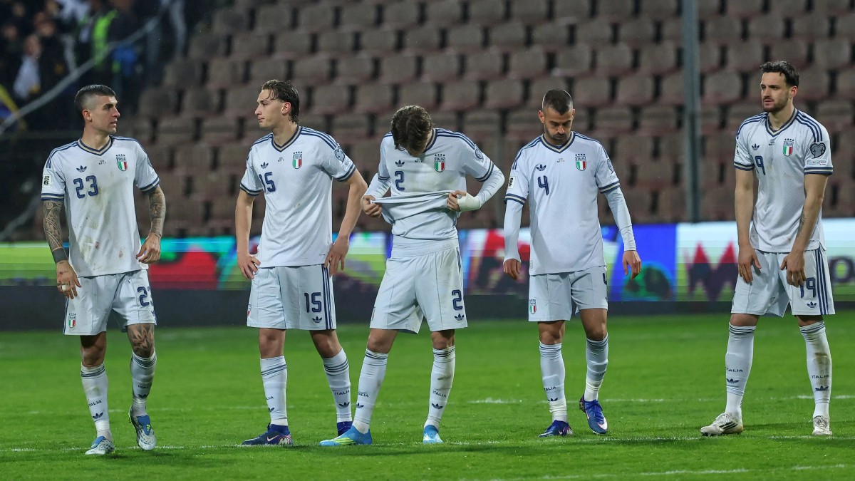 المنتخب الإيطالي غاب عن آخر ثلاث نسخ مونديالية. (وكالات)
