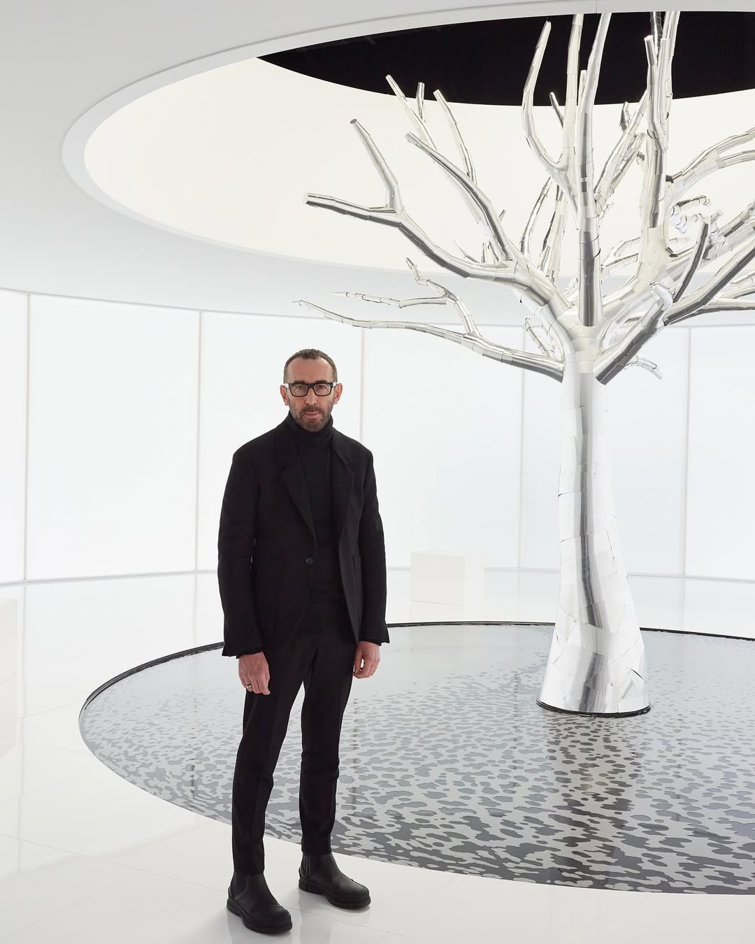 أليساندرو سارتوري مصمم العام العالمي (إنستغرام)