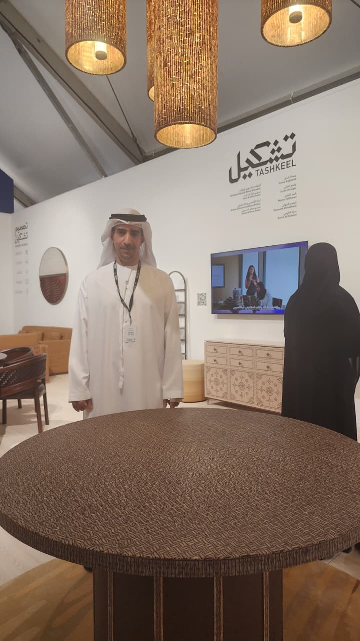 المصمم الإماراتي ناصر الغاوي، تصميم ”نواة التمر”. (النهار)