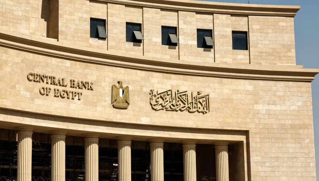 بعد تخطي سعر الدولار 50 جنيهاً.. إلى أين يتجه الاقتصاد المصري في 2025؟