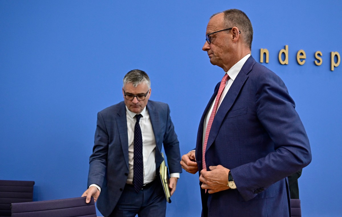 المستشار الألماني فريدريش ميرتس بعد مؤتمر صحافي عقده ميرز في برلين في 15 يوليو 2026 (أ ف ب)