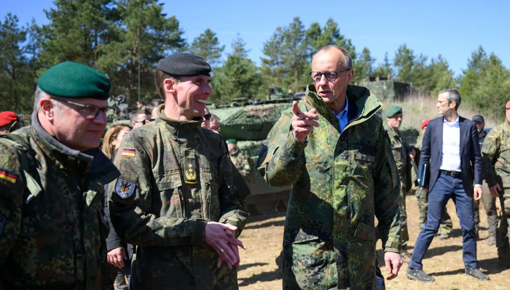 ميرتس يؤكِّد تمسُّكه بشراكة الأطلسي... وترامب يهاجم ويهدِّد بخفض القوات الأميركية في ألمانيا