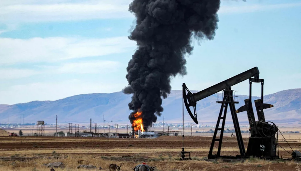 قفزة نفطية حادّة وبرنت يلامس 82 دولاراً قبل التراجع