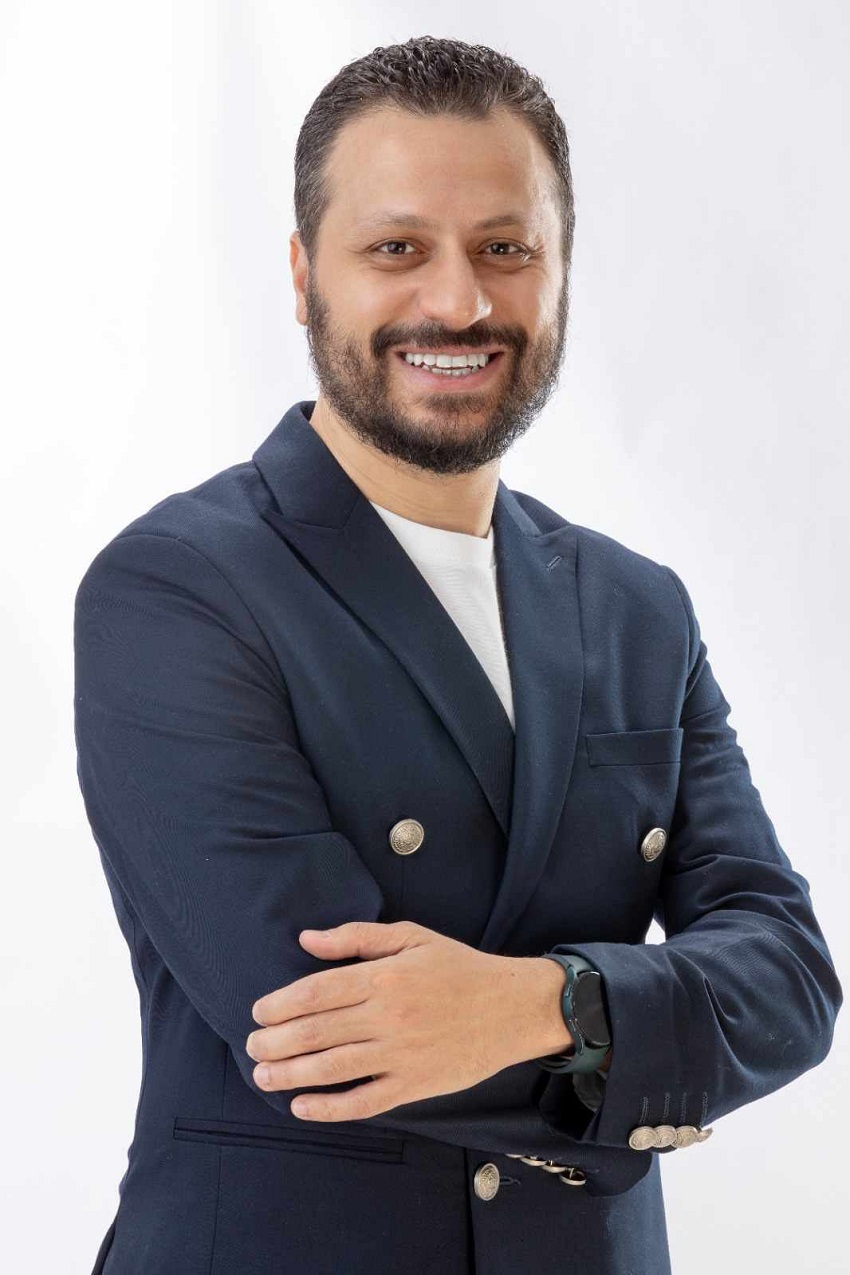 الناقد أحمد شوقي (غوغل)