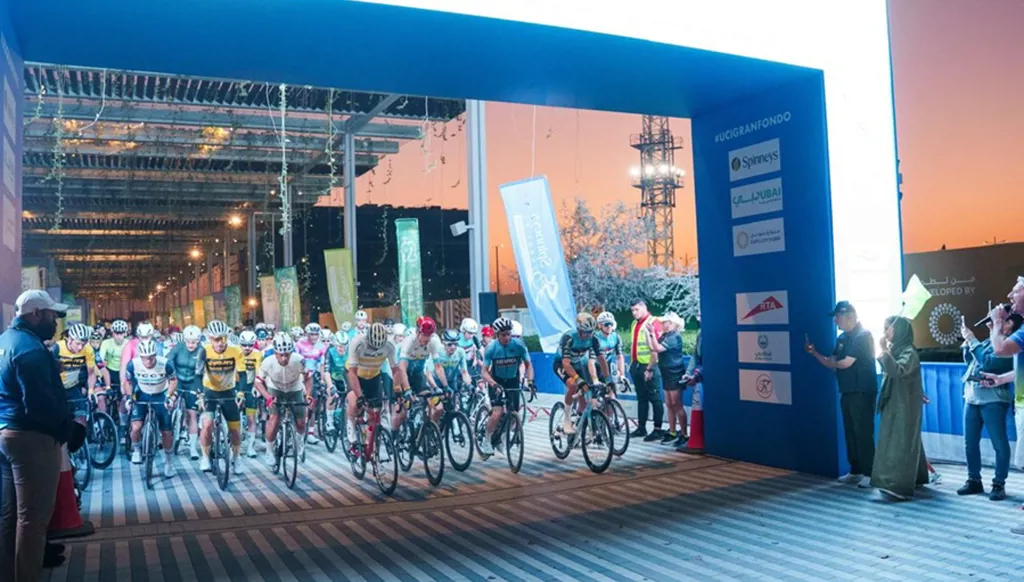 طرقات دبي تنبض بالحياة مع مشاركة الآلاف في تحدي "سبينس دبي 92" للدراجات