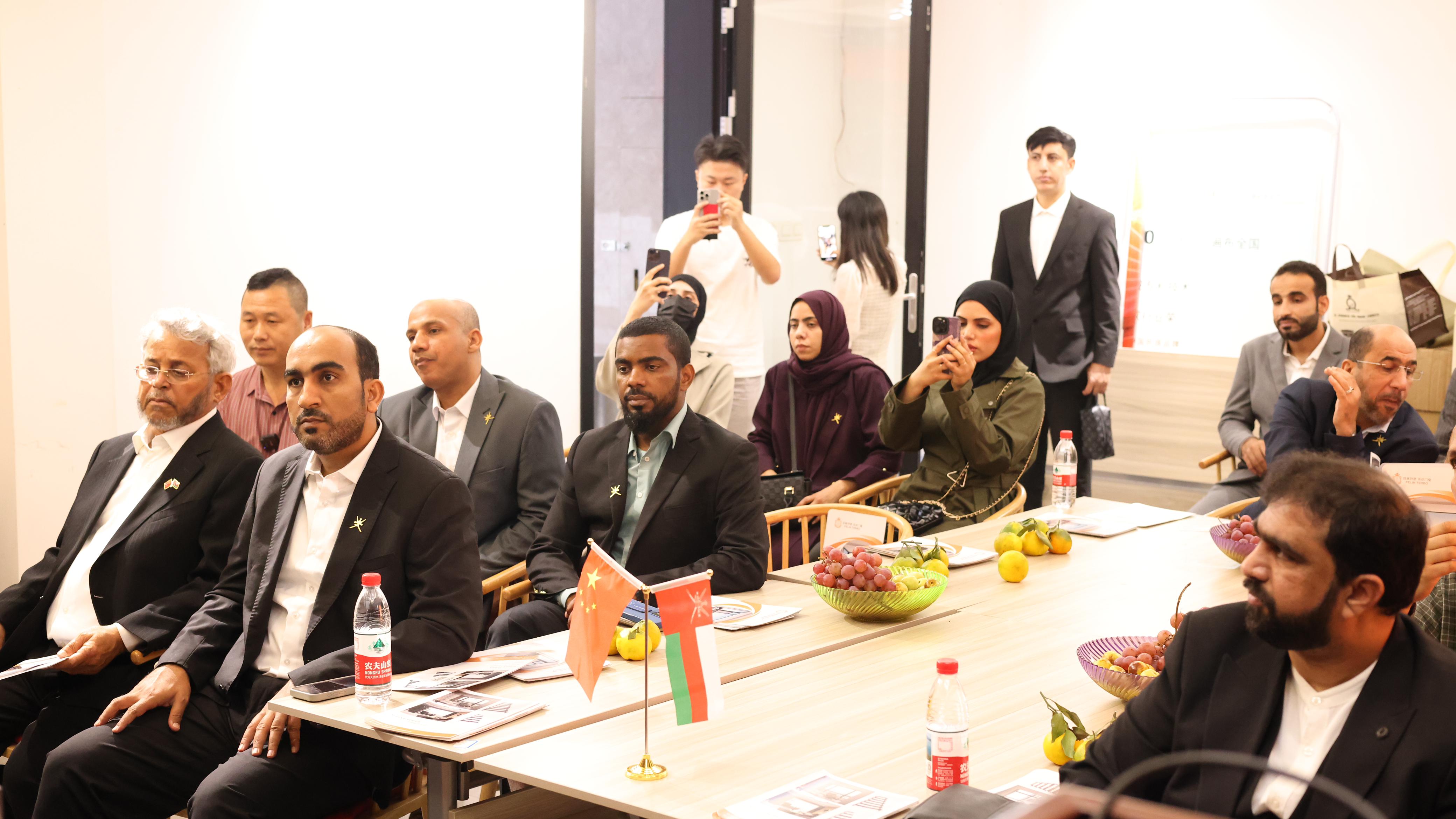 وفد عماني في الصين.
