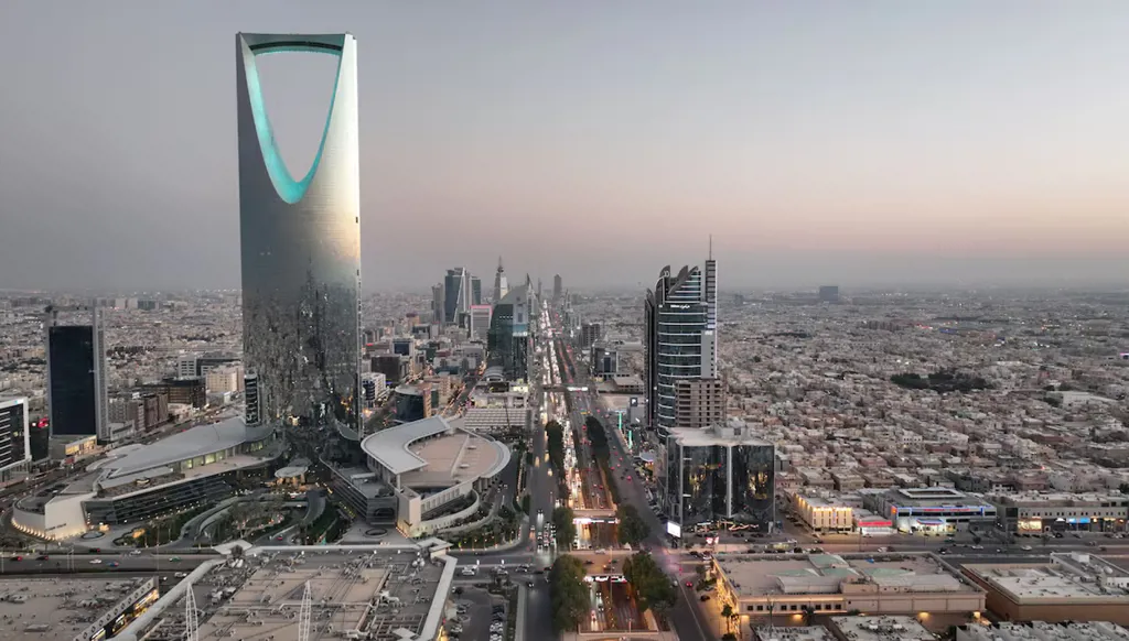 الصناعة والضيافة الأسرع نمواً بين قطاعات الاقتصاد السعودي خلال 2025