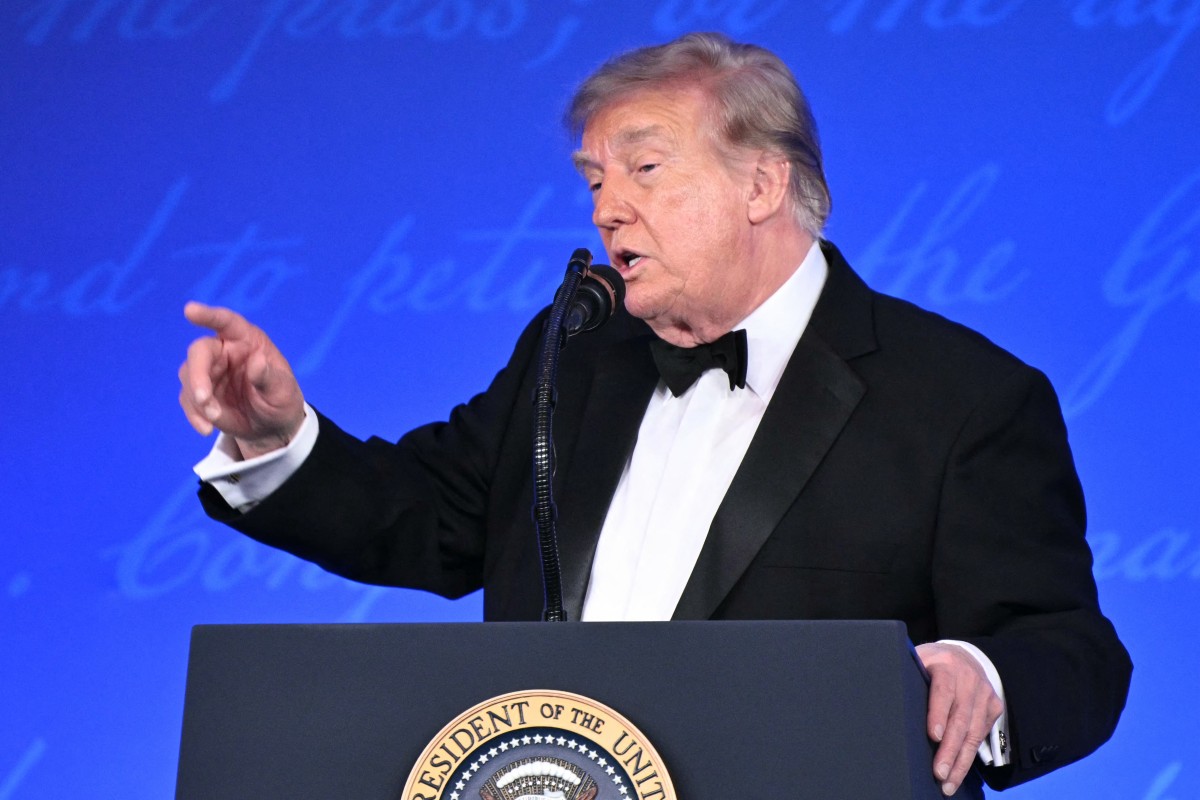 الرئيس الأميركي دونالد ترامب يلقي كلمة خلال حفل عشاء جمعية مراسلي البيت الأبيض لعام 2026 (أ ف ب)