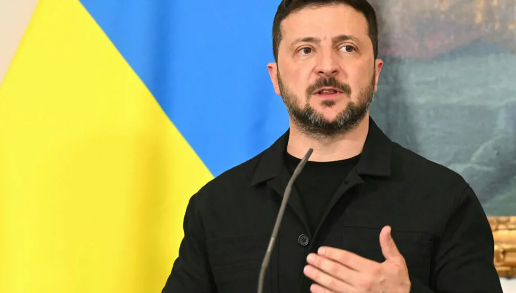 زيلينسكي: أوكرانيا وروسيا قريبتان من الاتفاق على آلية مراقبة وقف إطلاق النار