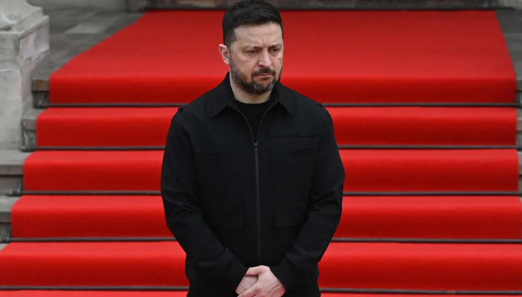 زيلينسكي يحذّر القيادة البيلاروسية: بيلاروسيا على حافة الدخول في الحرب