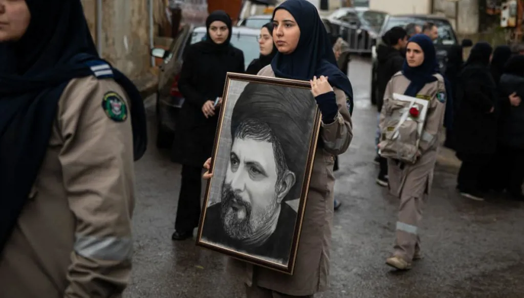 صورة للسيد موسى الصدر خلال مسيرة لحركة أمل (أرشيفية).