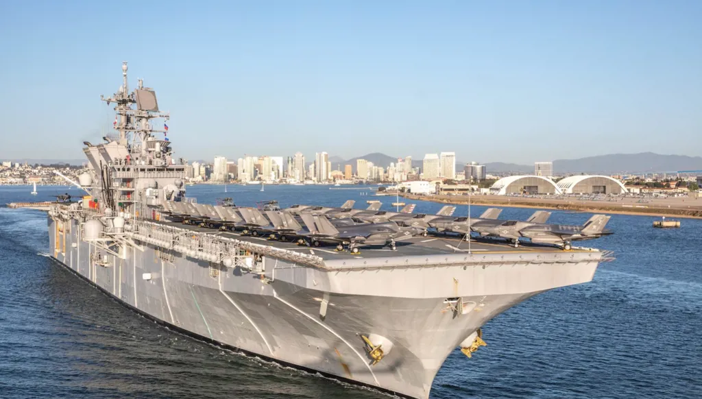 السفينة الهجومية البرمائية الأميركية USS Tripoli (موقع القوات البحرية الأميركية)