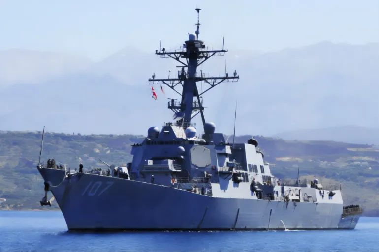 السفينة الحربية الأميركية يو إس إس غرافلي (أ ف ب)