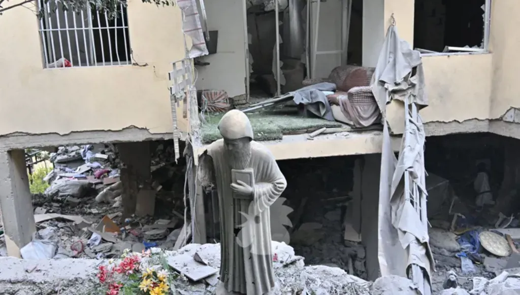 بيان جديد للجيش حول استهداف شقّة في عين سعادة... من هو الشخص الذي كان على متن الدراجة؟