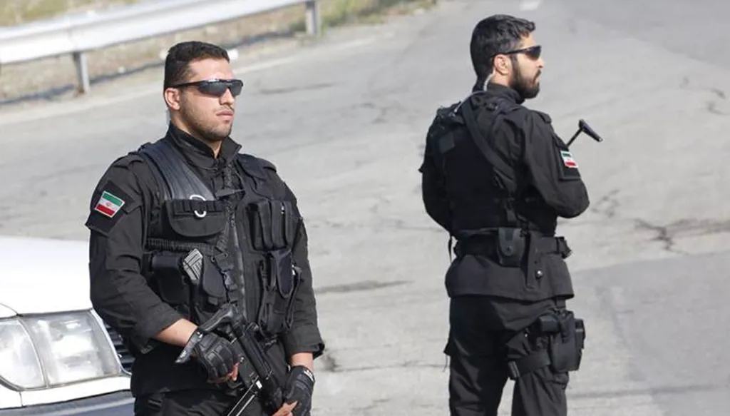 تحت تأثير المخدرات... شاب يقتل 4 ويصيب 7 في هجوم بسكين جنوبي إيران