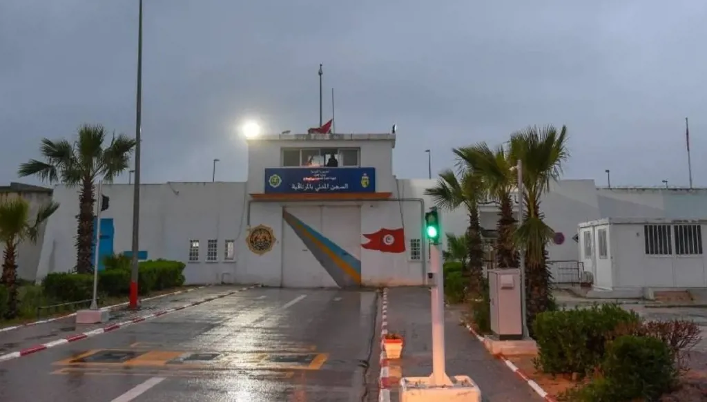 وفاة 20 سجيناً في تونس بسبب موجة الحر وظروف السجون القاسية