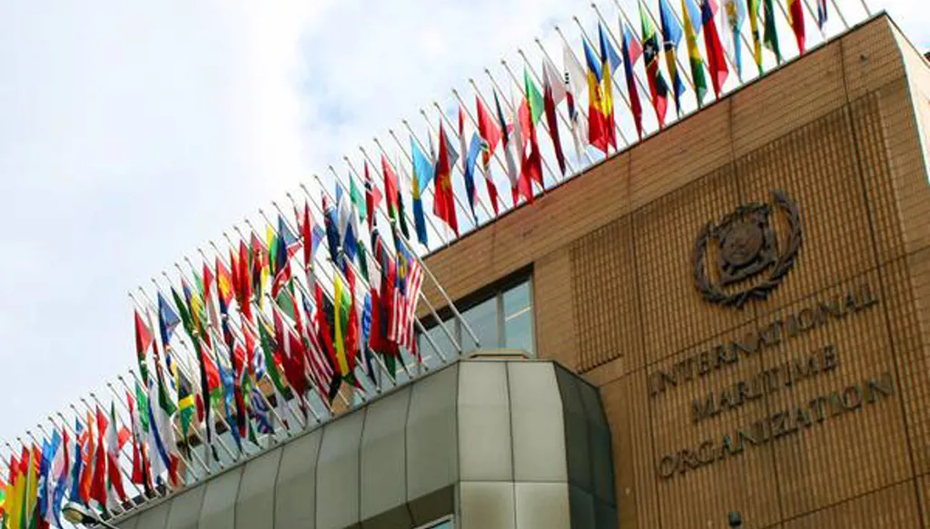 المنظمة البحرية الدولية تدعو إلى اجتماع طارىء بشأن مضيق هرمز