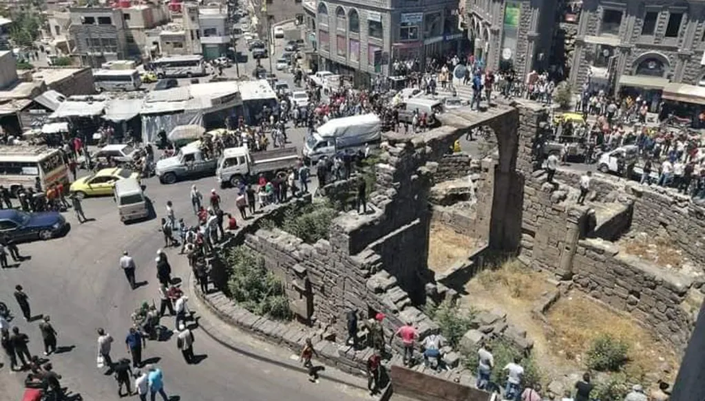 الهجري يعاكس رغبة وجهاء السويداء... وقلق من "تماهٍ مشبوه" مع إسرائيل