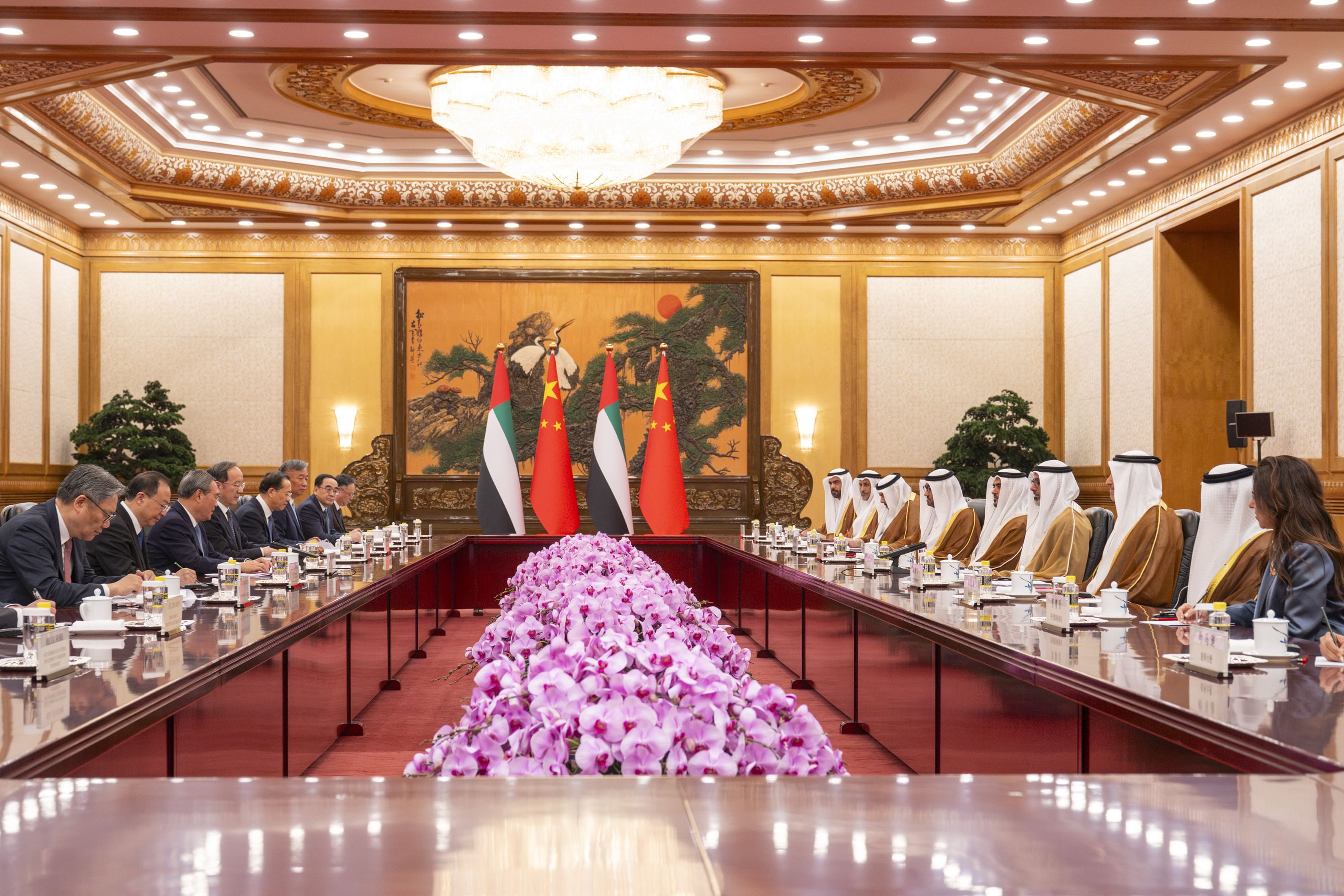 مأدبة عشاء جمعت الوفدين الإماراتي والصيني (وام)