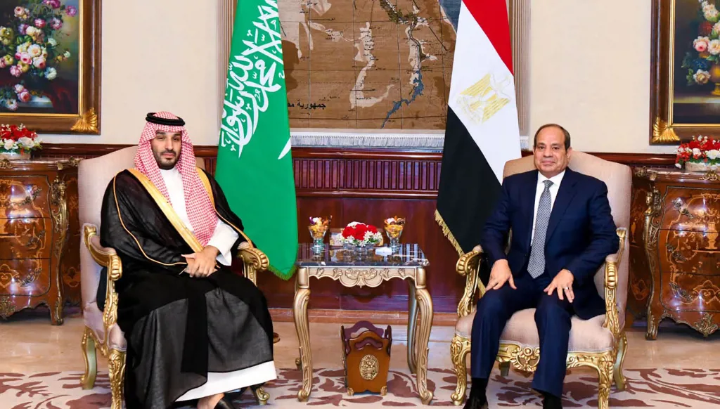 بن سلمان في القاهرة... باب المندب يدفع مصر والسعودية إلى تنسيق أوسع
