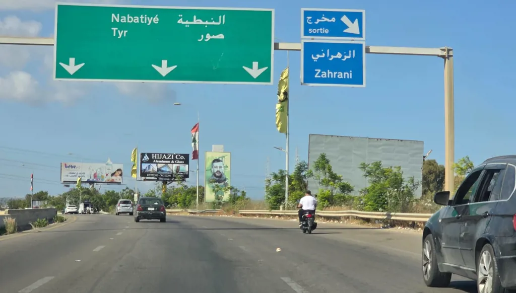 عائلات تستعدّ للعودة إلى جنوب لبنان وسط استهدافات إسرائيلية وعمليات تفجير متواصلة (صور وفيديو)