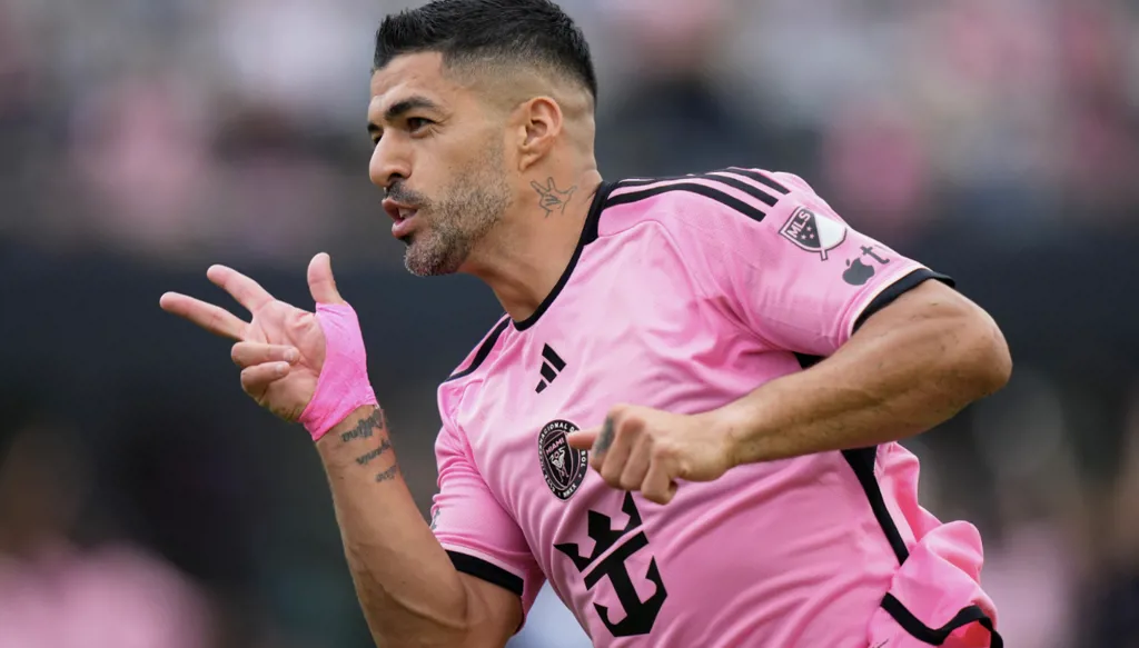 لويس سواريز ينقذ شخصاً من الإنتحار (فيديو)