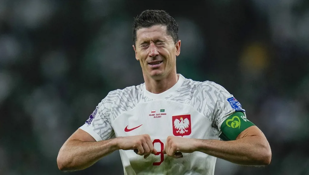 ليفاندوفسكي يترك منتخب بولندا بسبب خلاف مع المدرب
